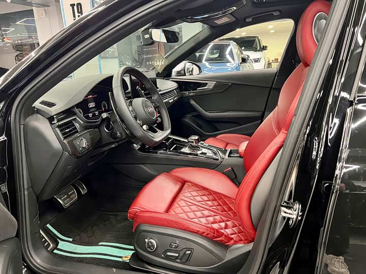 Фото 4 - Audi S4