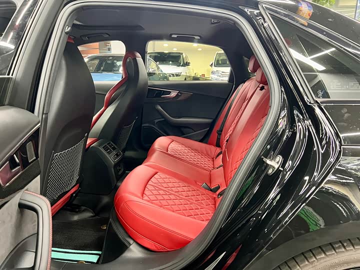 Фото 5 - Audi S4