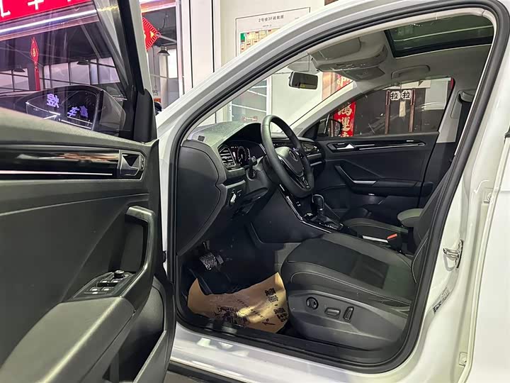 Фото 6 - Volkswagen T-Roc