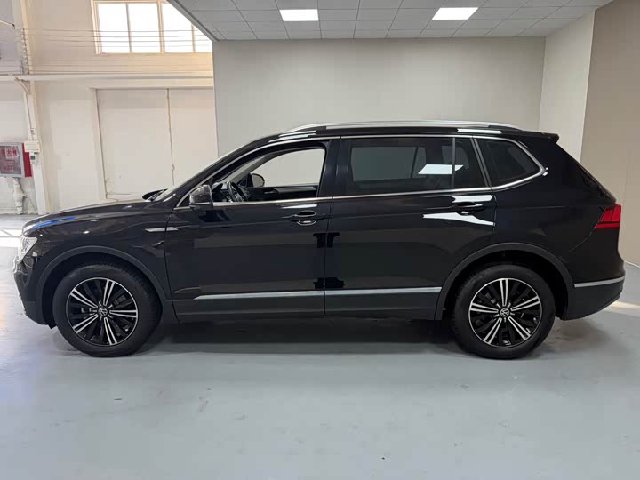 Фото 7 - Volkswagen Tiguan L Pro