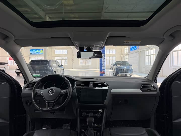 Фото 9 - Volkswagen Tiguan L Pro