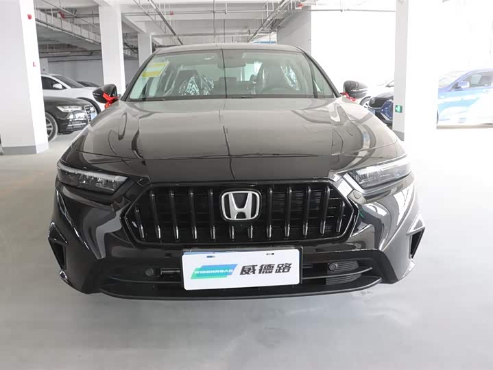 Фото 2 - Honda Inspire