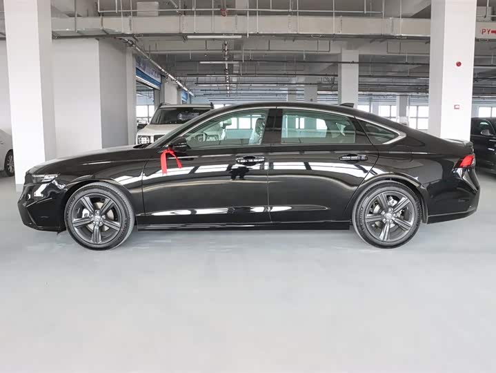 Фото 3 - Honda Inspire