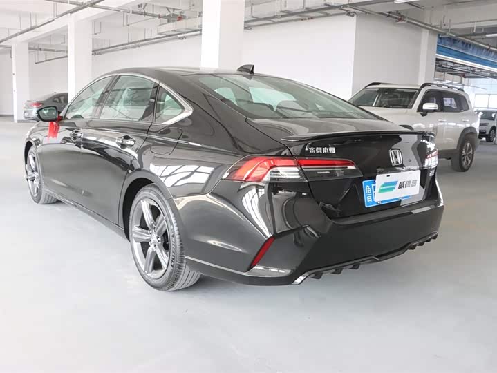 Фото 4 - Honda Inspire