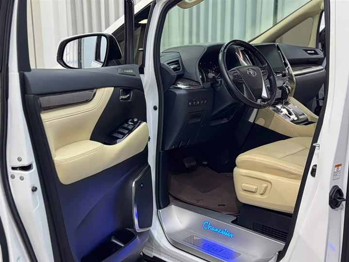Toyota Alphard 2021 2021款 双擎 2.5L 尊贵版