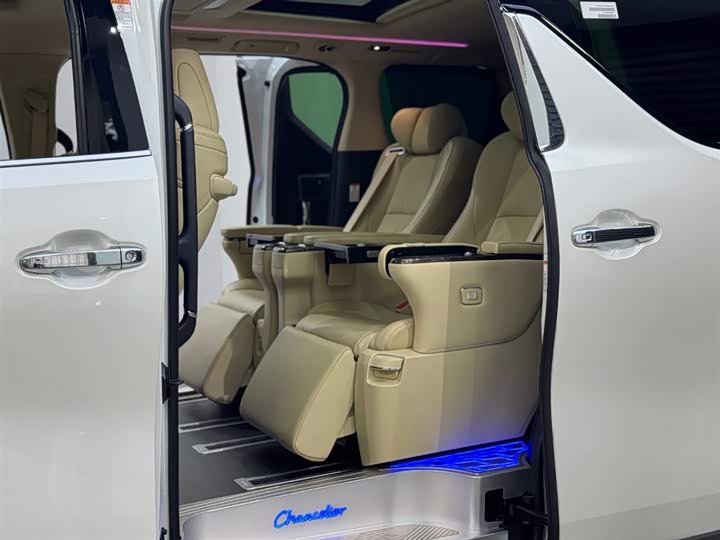 Toyota Alphard 2021 2021款 双擎 2.5L 尊贵版