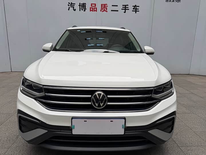 Фото 2 - Volkswagen Tiguan L Pro