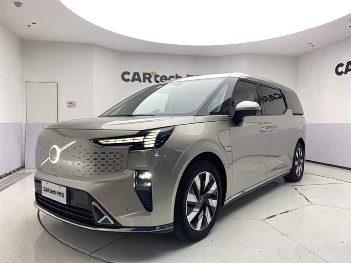 Фото 1 - Volvo EM90