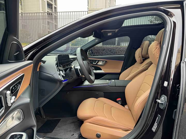 Photo 8 - Mercedes-Benz E-Class