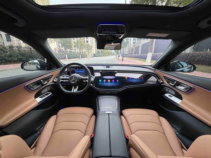 Photo 9 - Mercedes-Benz E-Class