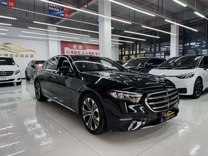 Фото 3 - Mercedes-Benz E-Class