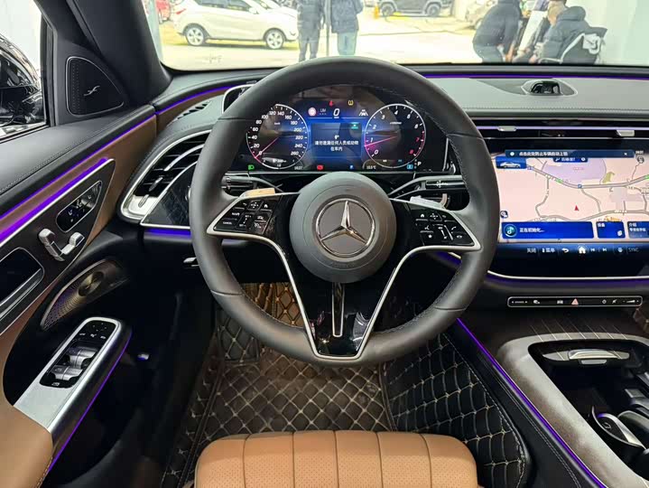 Фото 7 - Mercedes-Benz E-Class