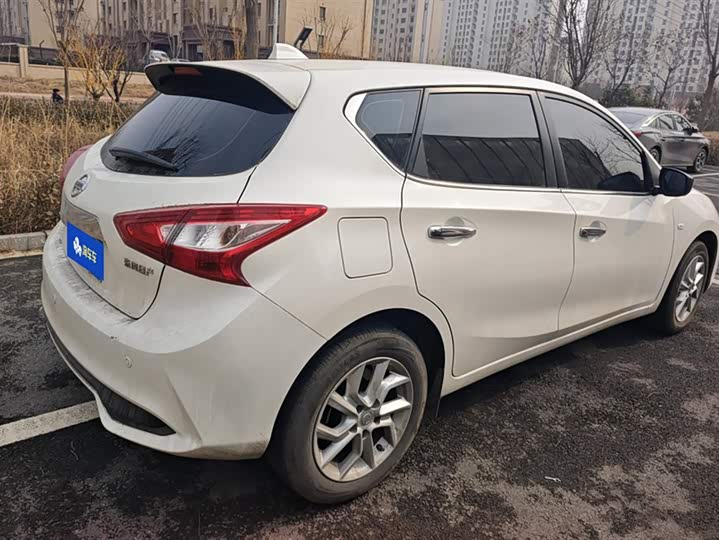 Фото 3 - Nissan Tiida