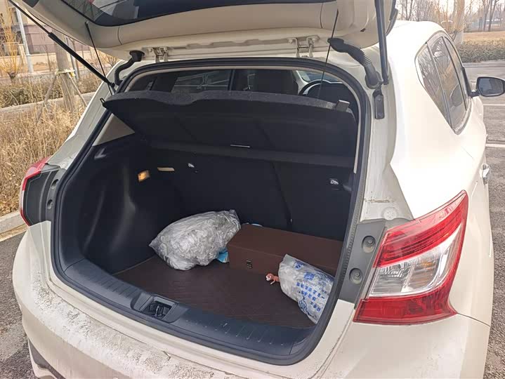 Фото 4 - Nissan Tiida