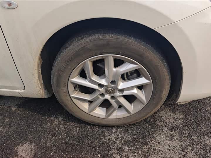 Фото 6 - Nissan Tiida