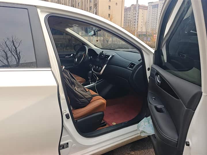 Фото 8 - Nissan Tiida