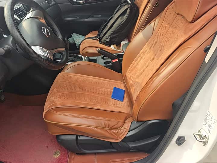 Фото 9 - Nissan Tiida