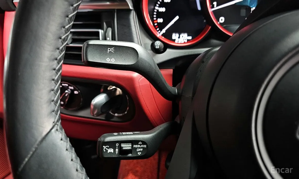 Фото 14 - Porsche Macan