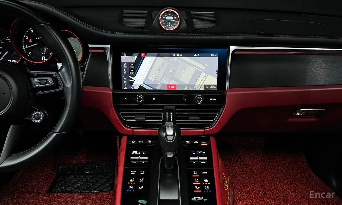 Фото 16 - Porsche Macan