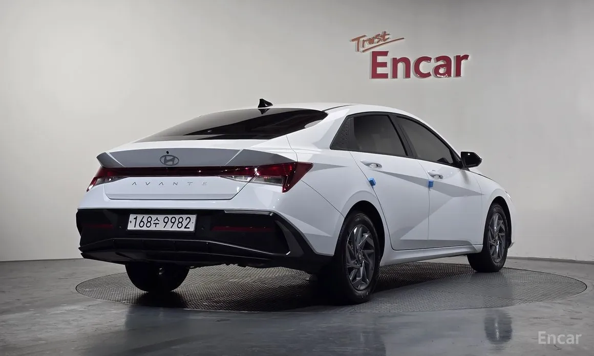 Фото 2 - Hyundai Avante