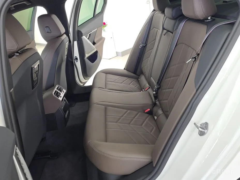 Фото 18 - BMW 5 Series