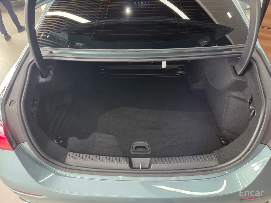 Фото 15 - Mercedes-Benz E-Class