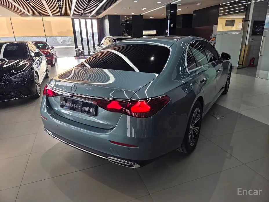 Фото 17 - Mercedes-Benz E-Class