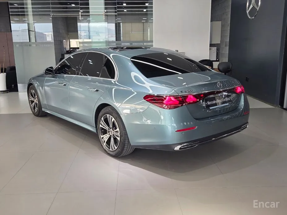 Фото 2 - Mercedes-Benz E-Class