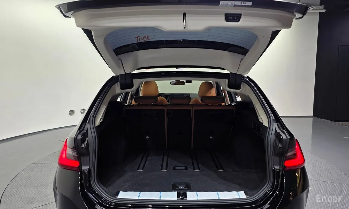 Photo 20 - BMW 3 Series