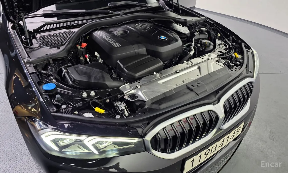 Photo 6 - BMW 3 Series