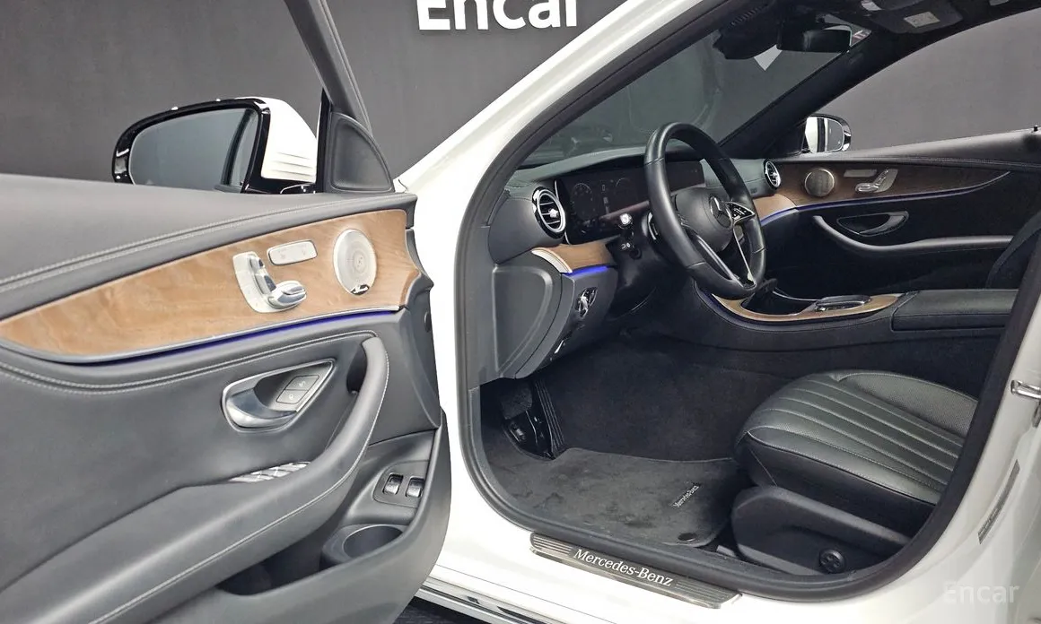 Фото 10 - Mercedes-Benz E-Class