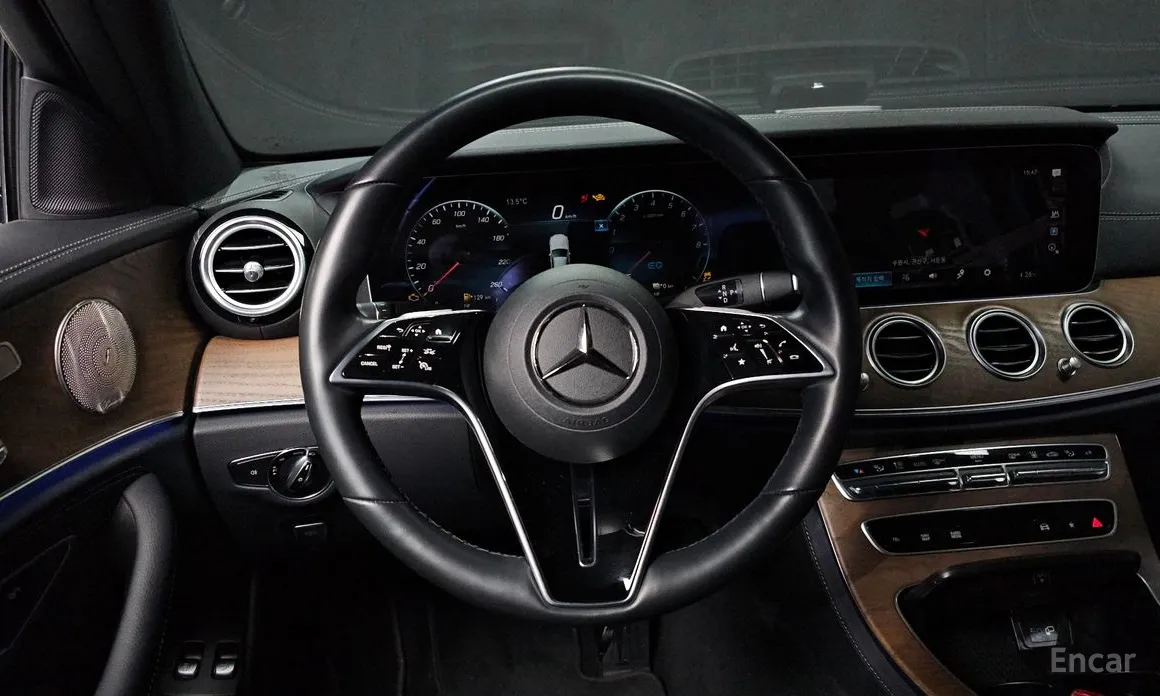 Фото 13 - Mercedes-Benz E-Class