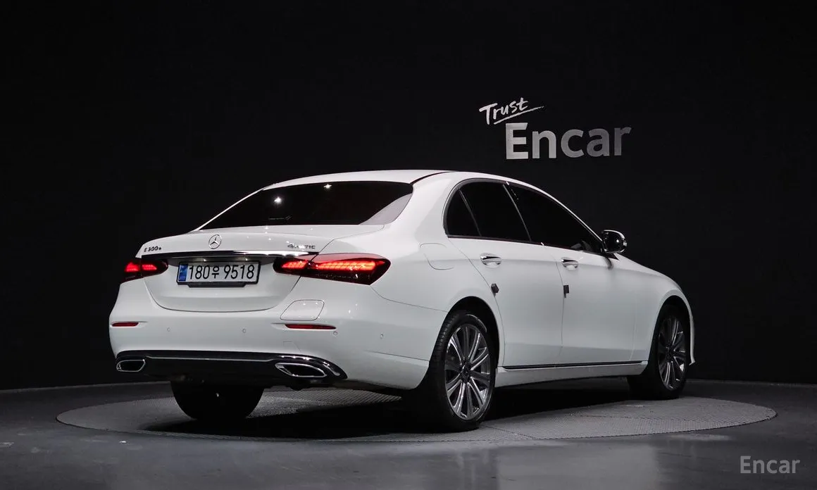 Фото 2 - Mercedes-Benz E-Class