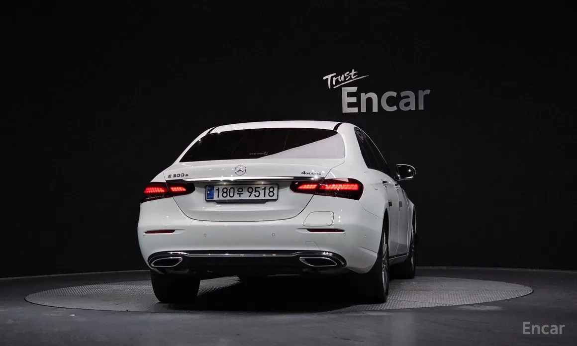 Фото 4 - Mercedes-Benz E-Class