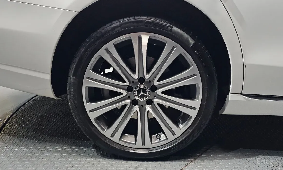 Фото 5 - Mercedes-Benz E-Class