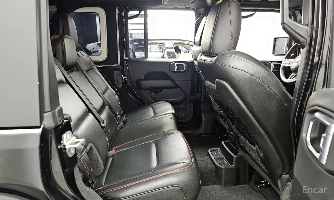 Фото 12 - Jeep Wrangler