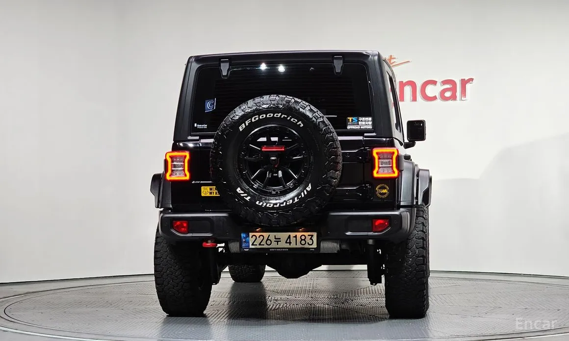 Фото 4 - Jeep Wrangler