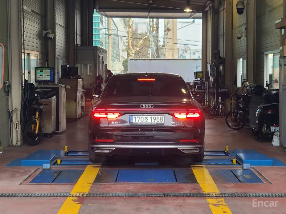 Фото 10 - Audi A8