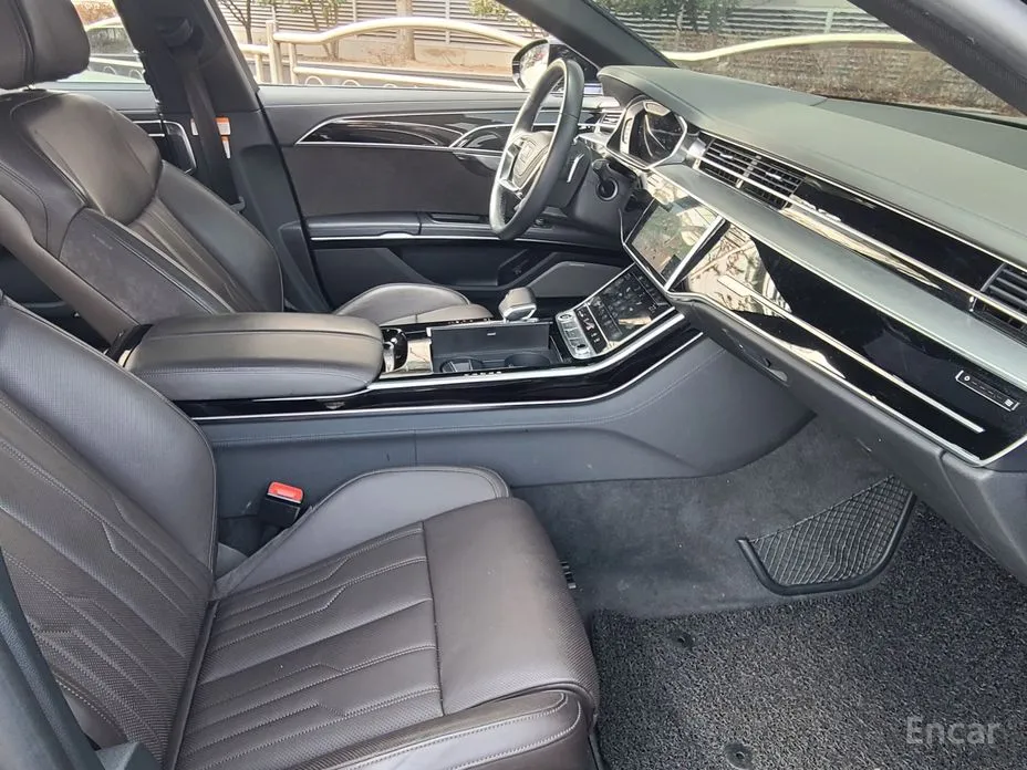 Фото 12 - Audi A8