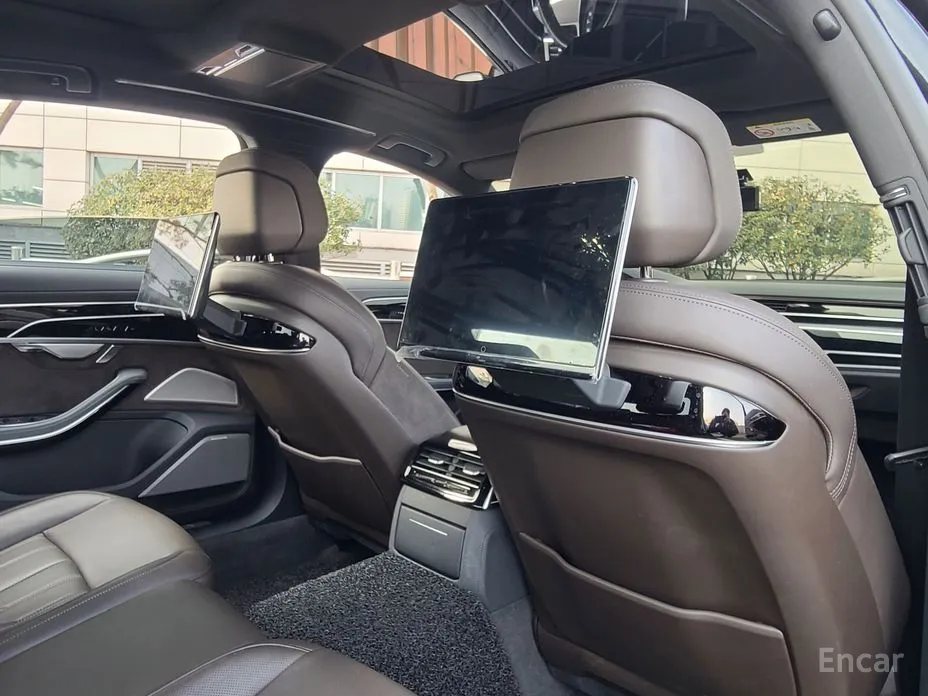 Фото 15 - Audi A8