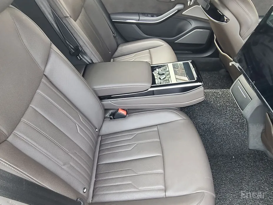 Фото 17 - Audi A8