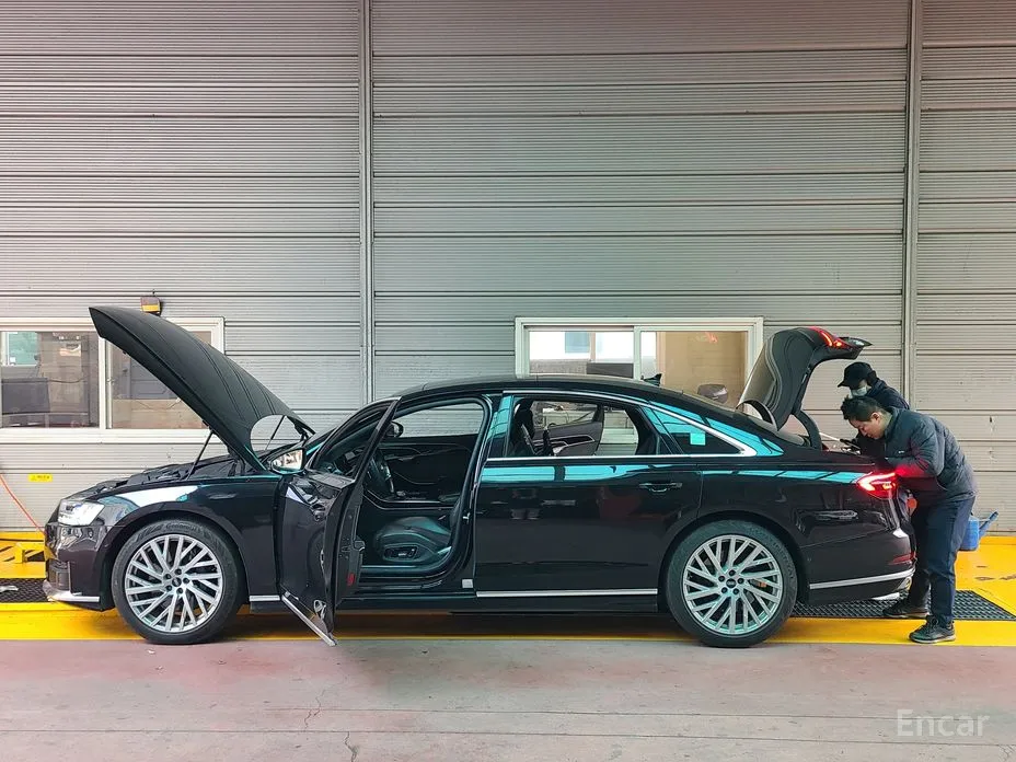 Фото 3 - Audi A8