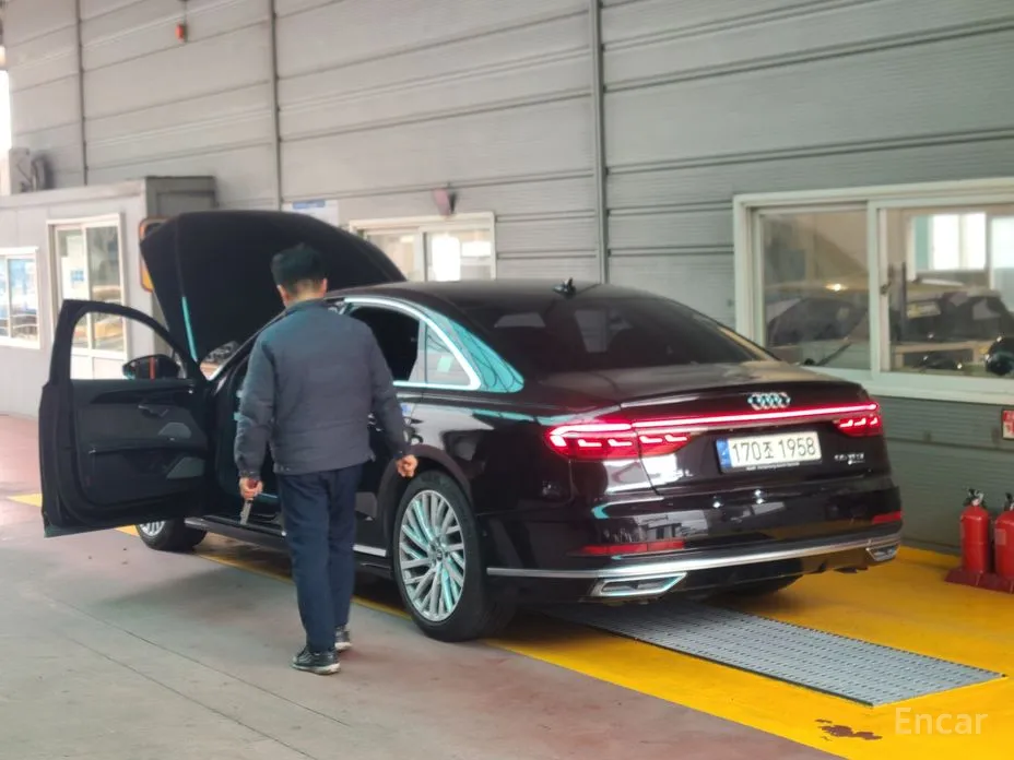 Фото 5 - Audi A8