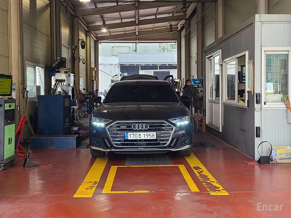 Фото 9 - Audi A8