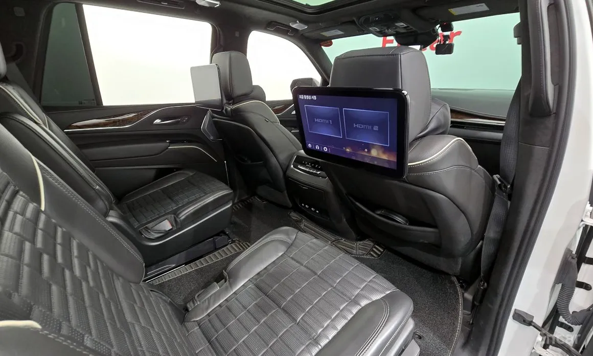 Фото 12 - Cadillac Escalade