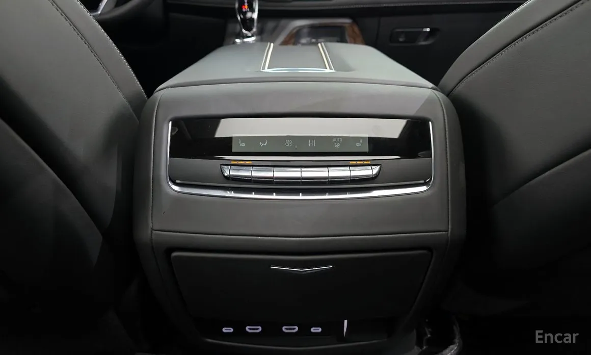 Фото 19 - Cadillac Escalade