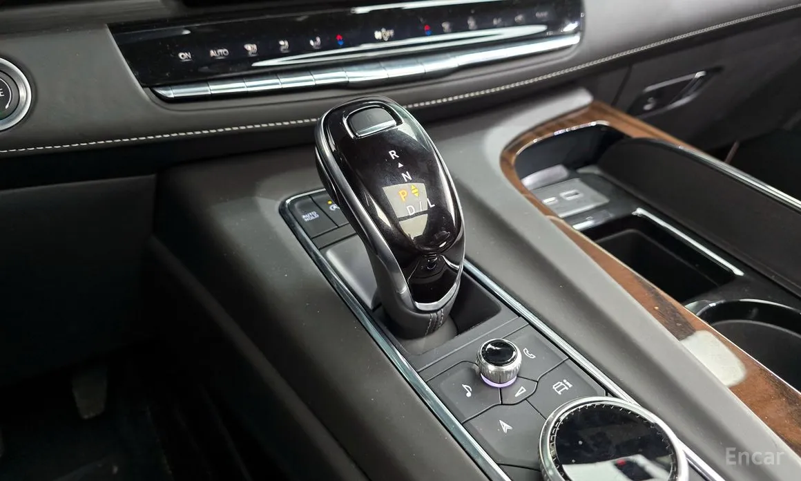 Фото 9 - Cadillac Escalade