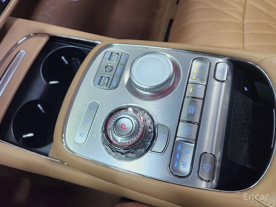 Фото 12 - Genesis G90