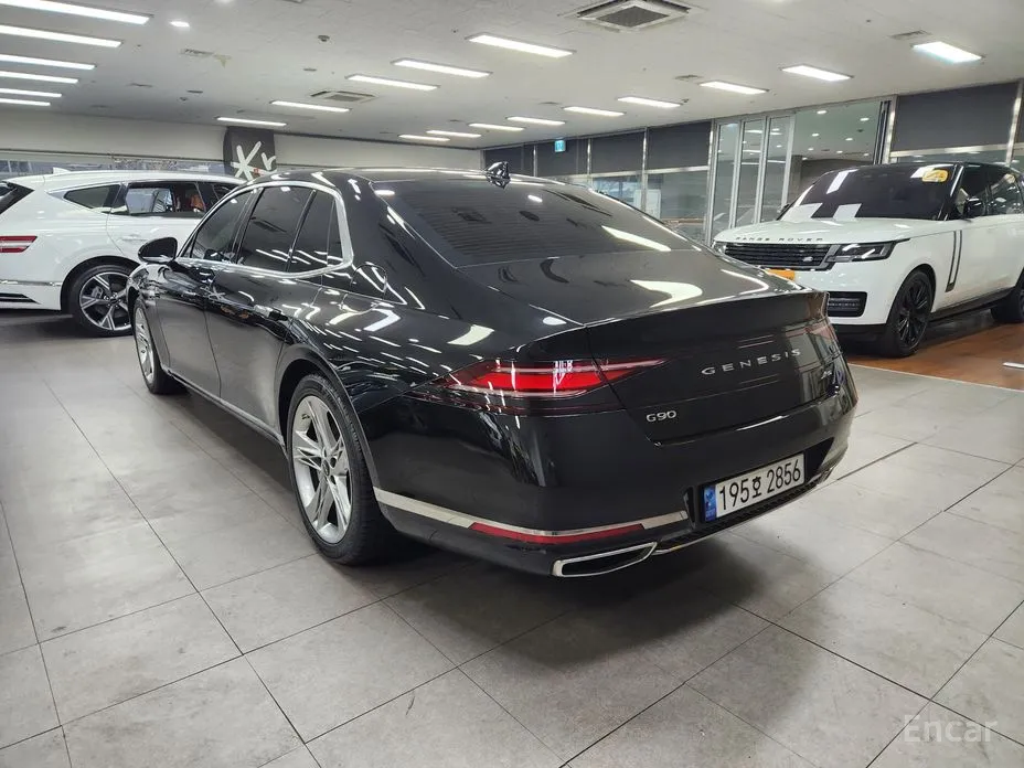 Фото 2 - Genesis G90