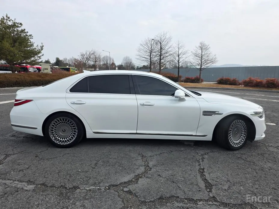 Фото 3 - Genesis G90